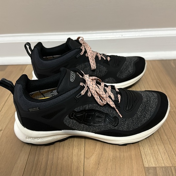 KEEN Women's Terradora Flex WP Hiking Shoes - Black/Peachy - Picture 5 of 10